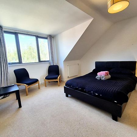 Explore London: 2 Bedroom House In Wood Green Exterior foto