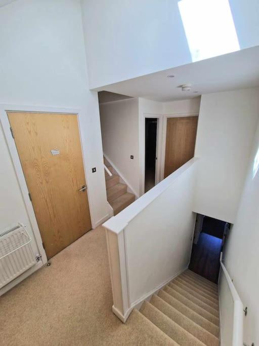 Explore London: 2 Bedroom House In Wood Green Exterior foto