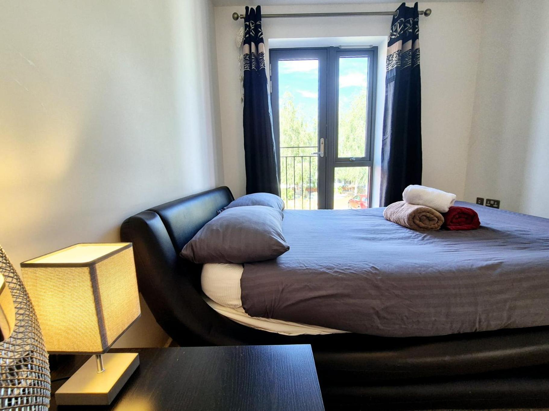 Explore London: 2 Bedroom House In Wood Green Exterior foto